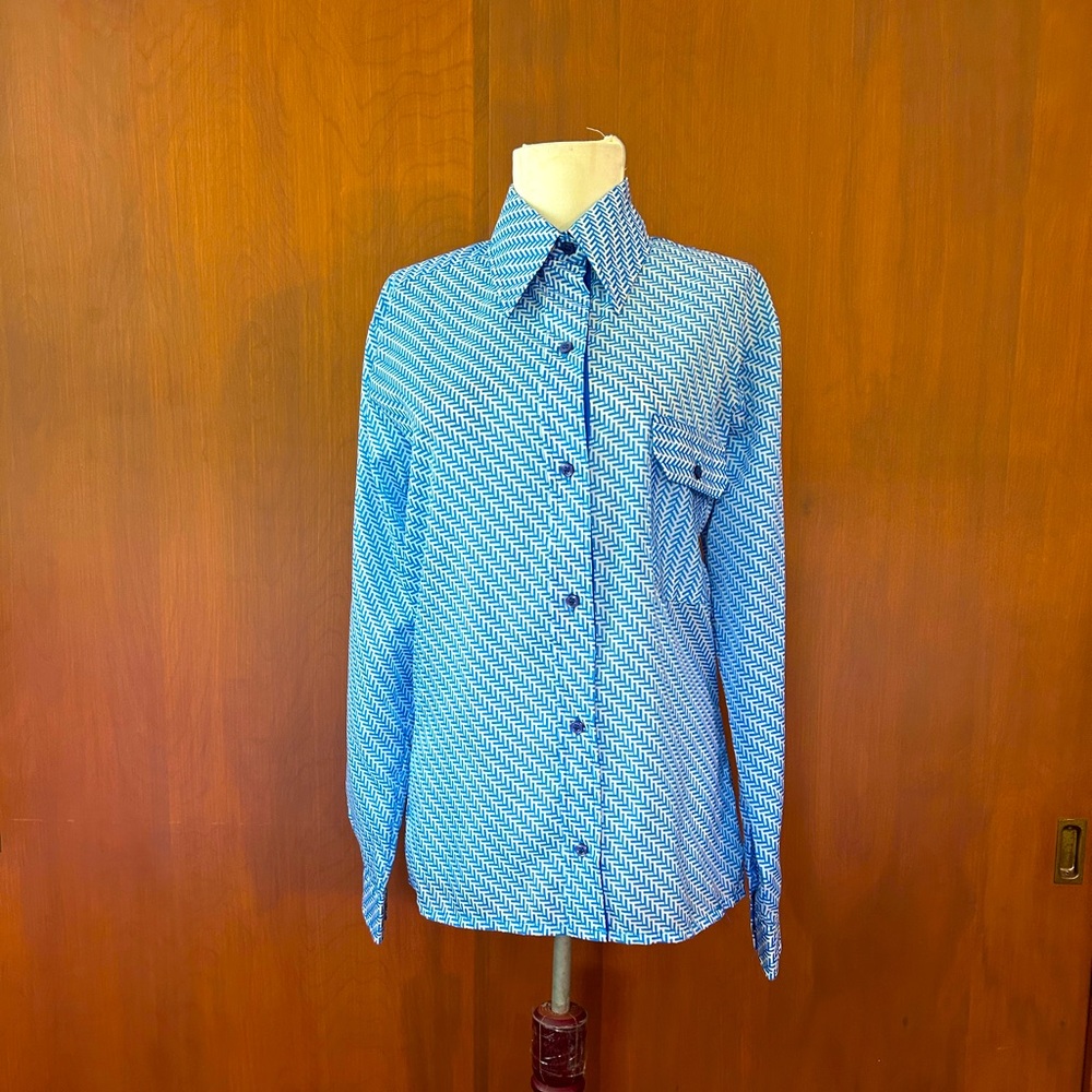 Obermeyer nylon long sleeve shirt